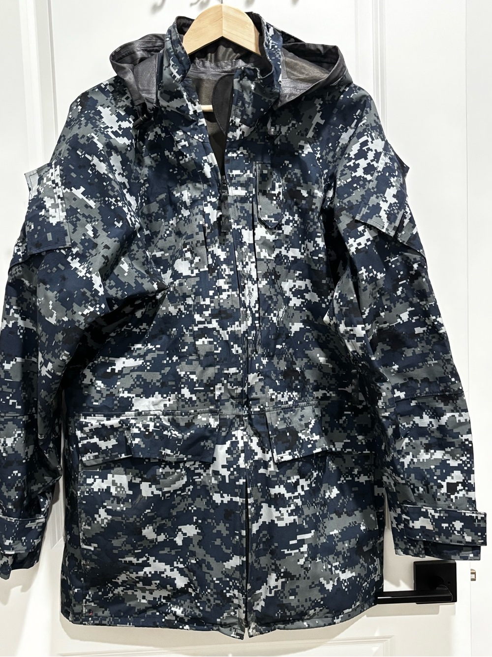 US Navy Men's Military-Style Digital Camo Field Jacket - Navy/Gray